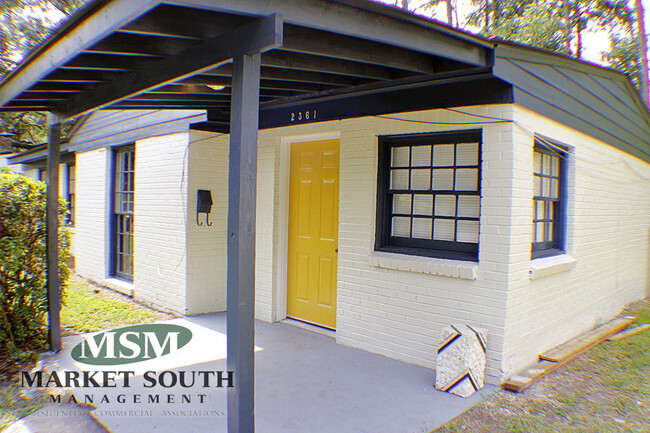 Building Photo - BRICK RANCH OFF SKIDAWAY- AVAILABLE NOW!