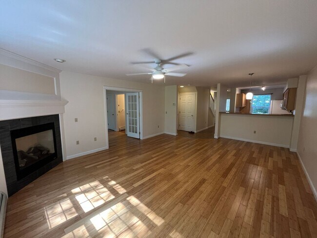 Building Photo - Spacious  South Burlington Townhouse for Rent - Available 7/1