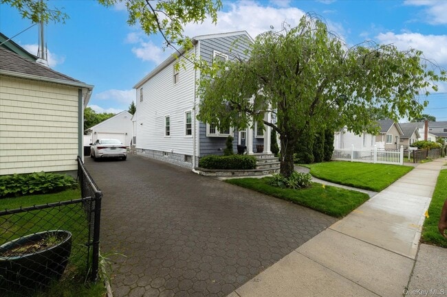 Building Photo - 582 Washington Ave