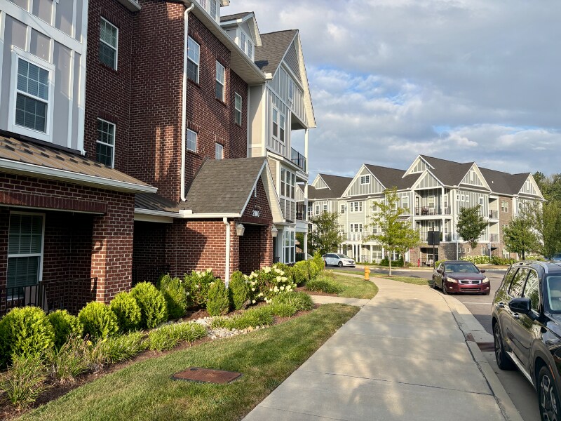Building Photo - 2000 Shadow Green Dr