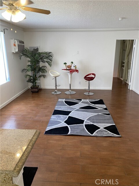 Building Photo - 1943 Vista Del Mar Ave