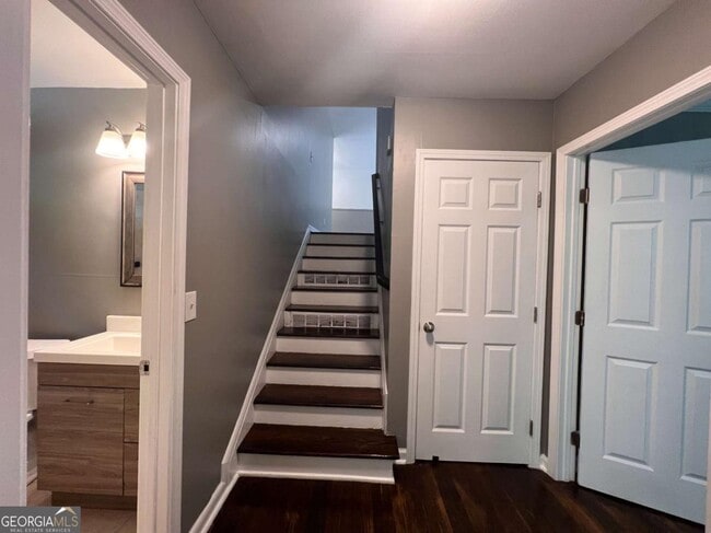 Building Photo - 1947 Kenwood Pl SE