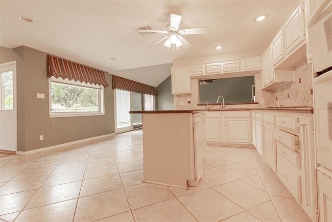 Building Photo - 13103 Rincon Dr