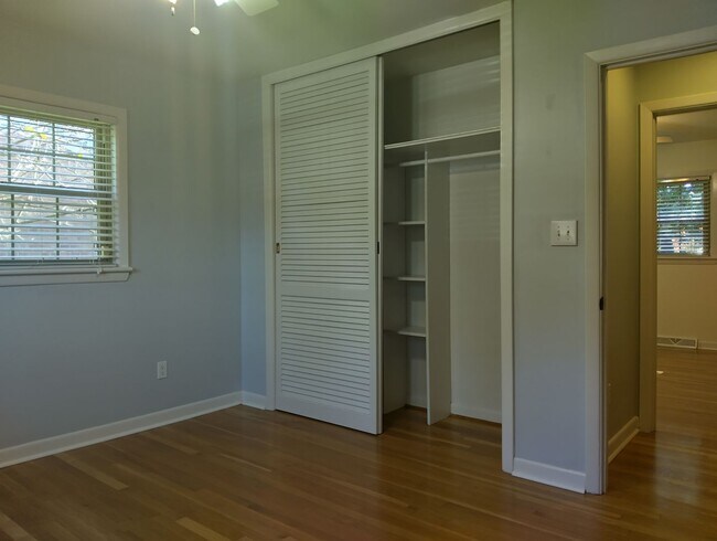 Building Photo - Beautiful 3bd/1.5ba with workshop and larg...