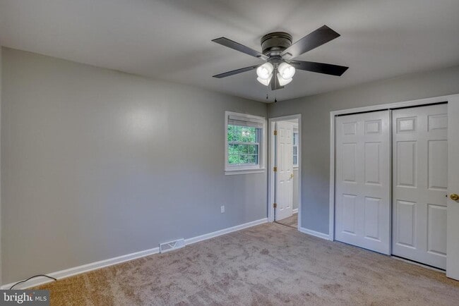Building Photo - 124 Hilldale Ct