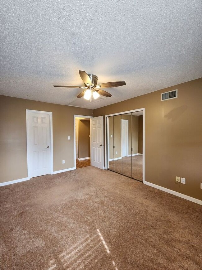 Building Photo - Asheville Condo Rental -Cloister Condominium