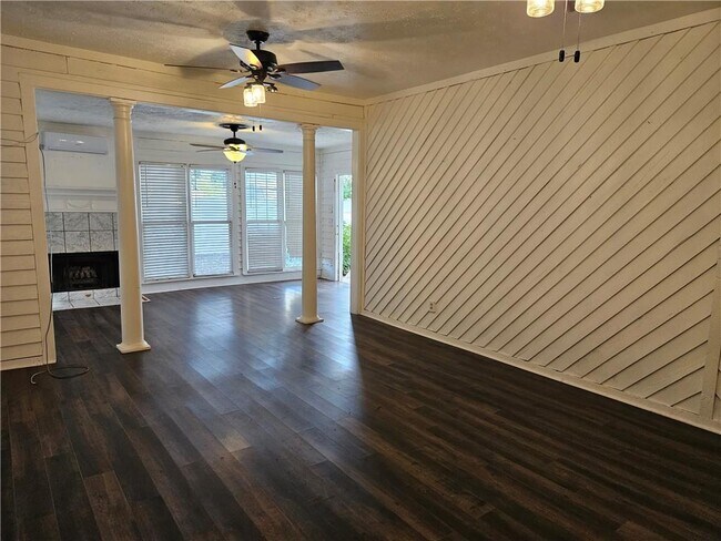 Building Photo - 1455 Courtney Ln