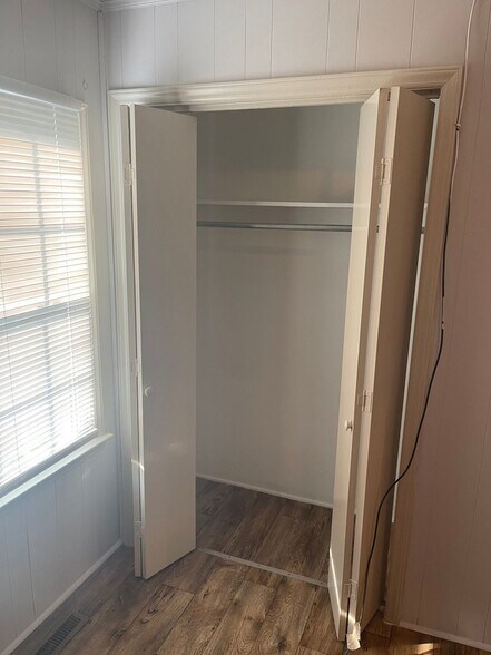Building Photo - 117 Louispal Cir