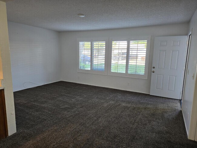 Building Photo - 1735 E Washington St