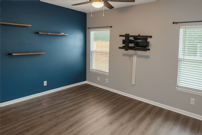 Building Photo - 635 Grove Cir