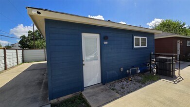Building Photo - 3741 Seabrook St