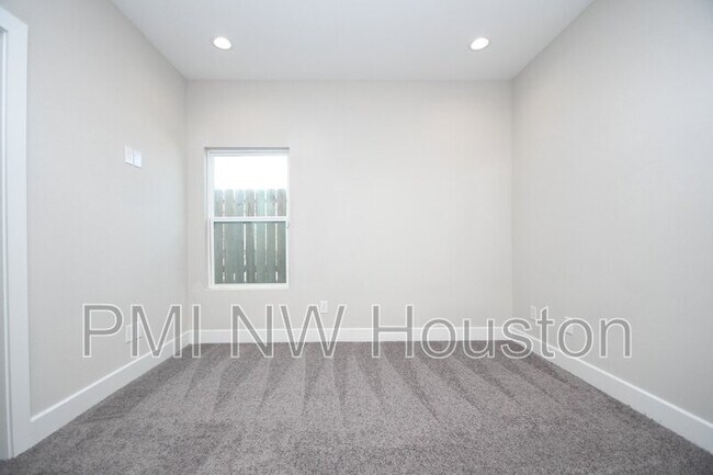 Building Photo - 5904 Gardendale Dr