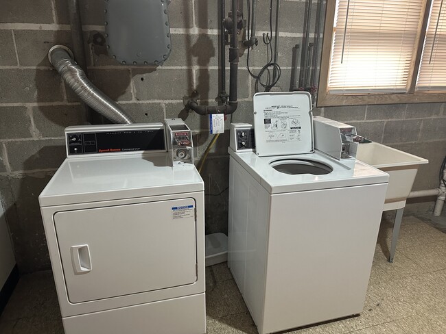 Building Photo - 7400 N Harlem Ave