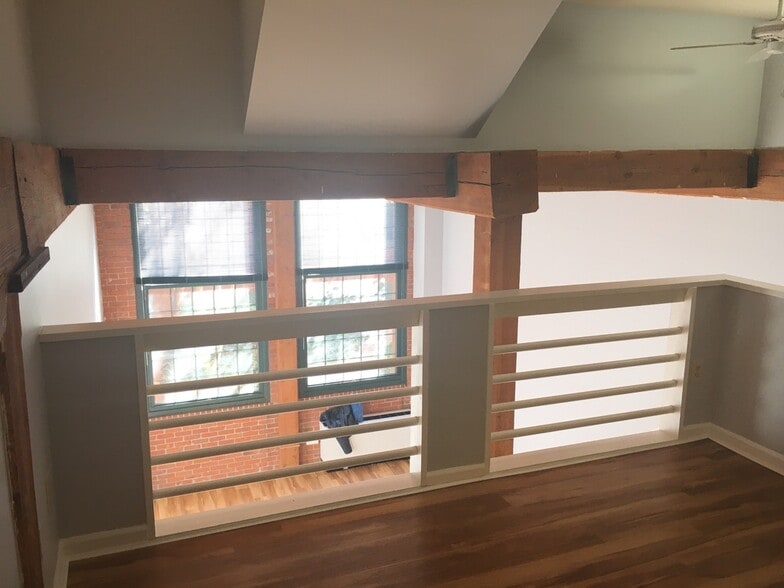 Living area from bedroom - 25 Grand St