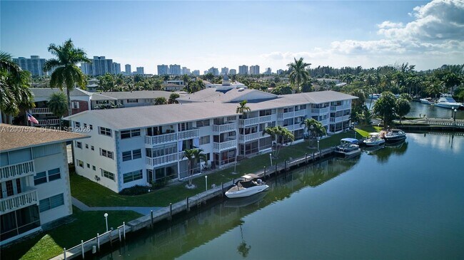 Building Photo - 470 Paradise Isle Blvd