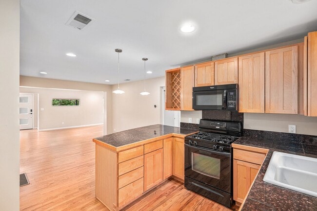 Building Photo - Beautifully renovated home in Montclair with architectural flair