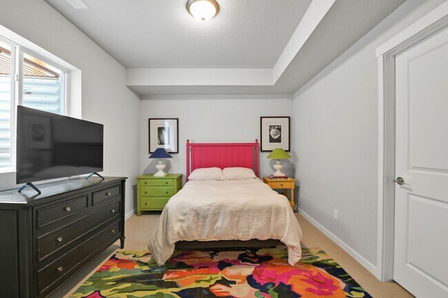 Building Photo - Beautiful "like new" home available for re...