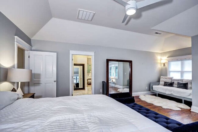 Building Photo - Beautiful Luxury Home Available in Boulder