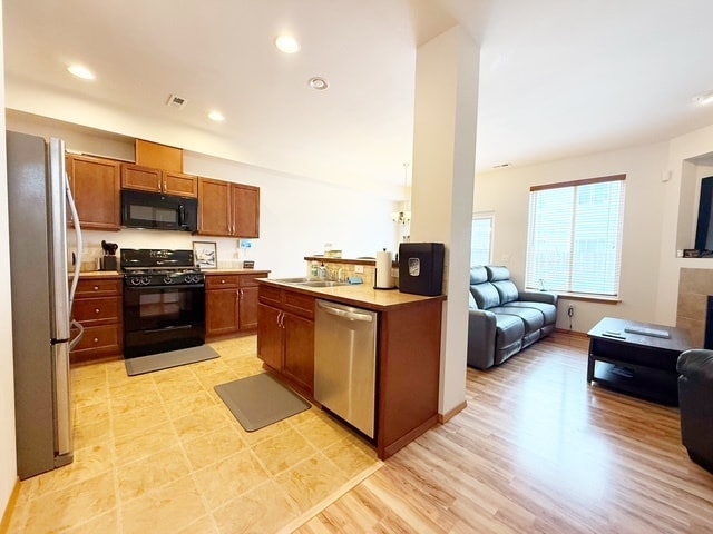 Building Photo - 317 NE Miramar Cir