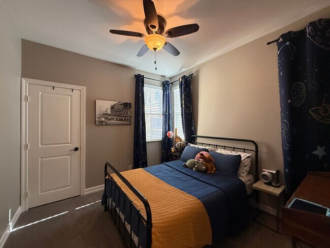 Building Photo - Tri-level 3-bedroom 3-bathroom townhouse located in Chula Vista, CA