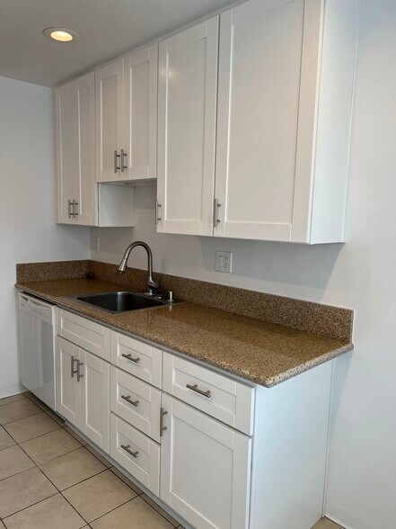 Building Photo - 4654 Bayard St
