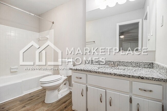 Building Photo - 1732 Fontaine Dr