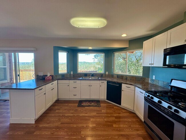Building Photo - 3 Bedroom 2.5 Bathroom Home on 10 Acres Wi...