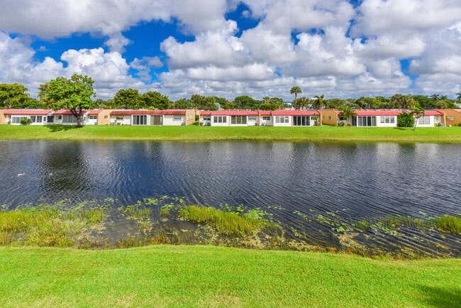 Building Photo - 477 Lake Dora Dr