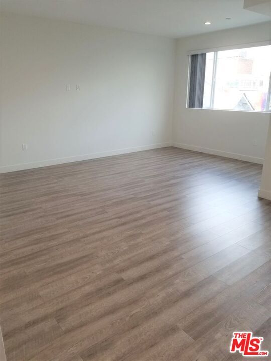 Building Photo - 744 Hartford Ave