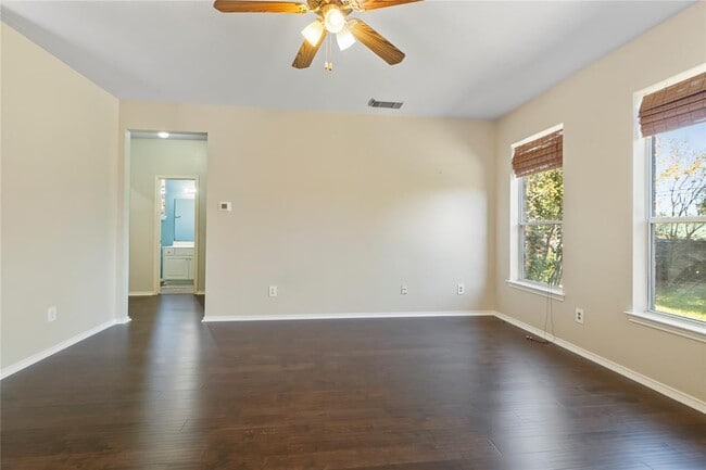 Building Photo - 2306 Hayfield Square