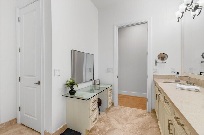 Building Photo - 17662 Cadena Dr