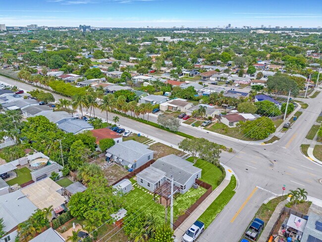 Building Photo - 5341 N Andrews Ave