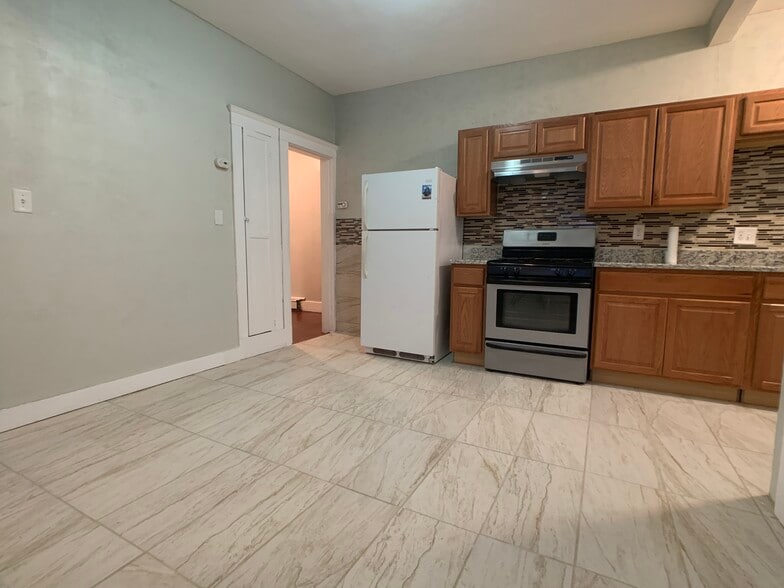 Building Photo - 165 Chiswick Rd