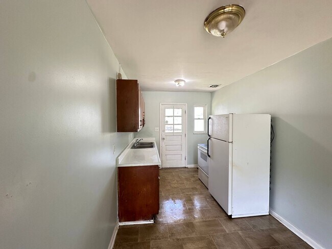 Building Photo - 2723 McCall St