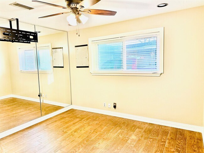Building Photo - 2750 Manila Ln