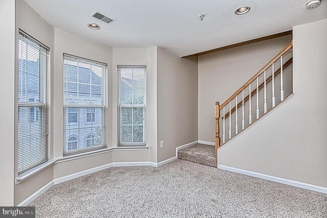 Building Photo - 5832 Cowling Ct