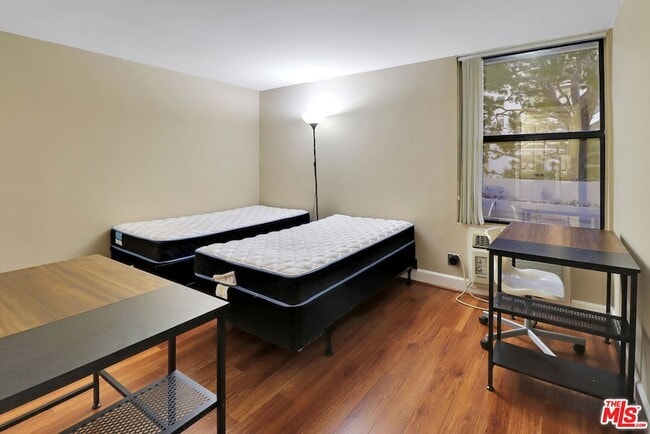 Building Photo - 10982 Roebling Ave