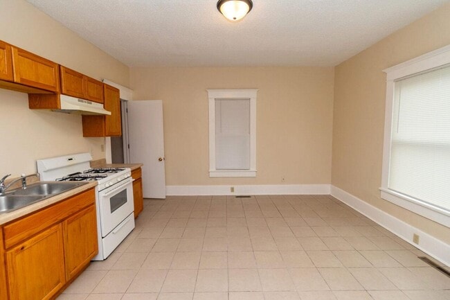 Building Photo - 1219 S Main St