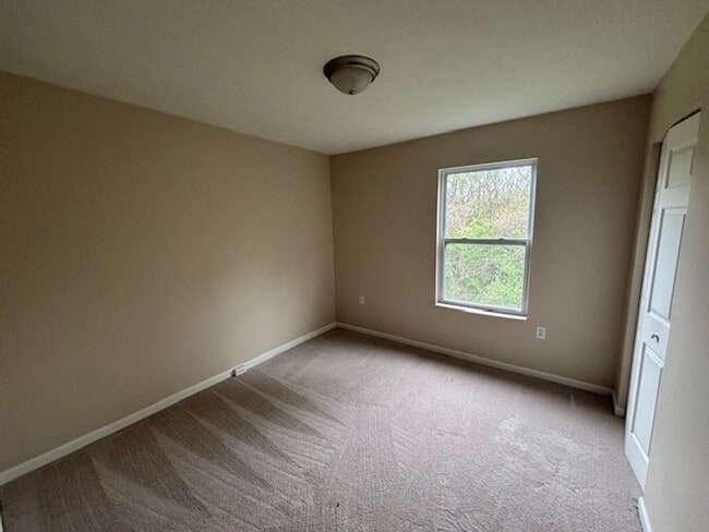 Building Photo - 3 Bedroom/2.5 Bath Townhome in Export, PA