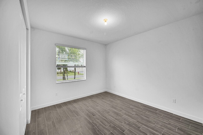 Building Photo - 3550 Angler Dr