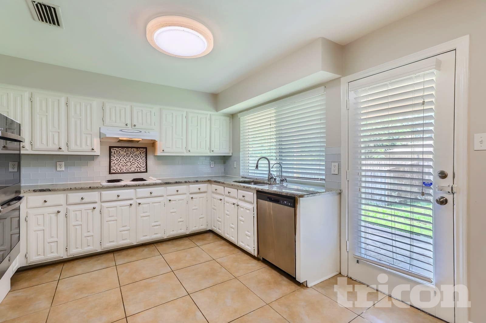 Building Photo - 2113 Tampico Dr