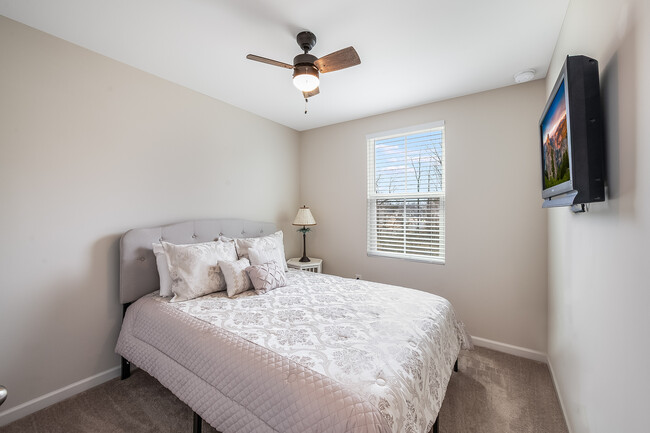 Building Photo - 1516 Indigo Creek Dr