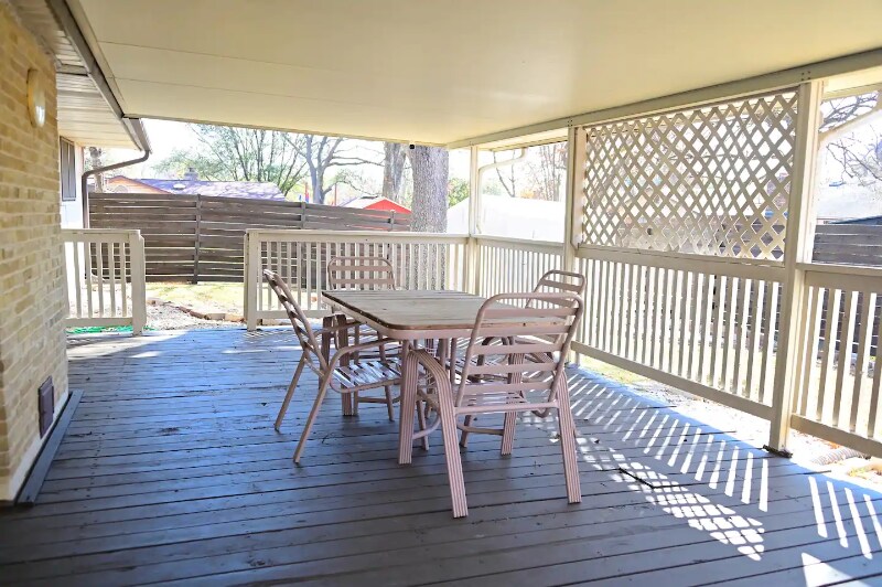 Building Photo - 611 Balboa Dr
