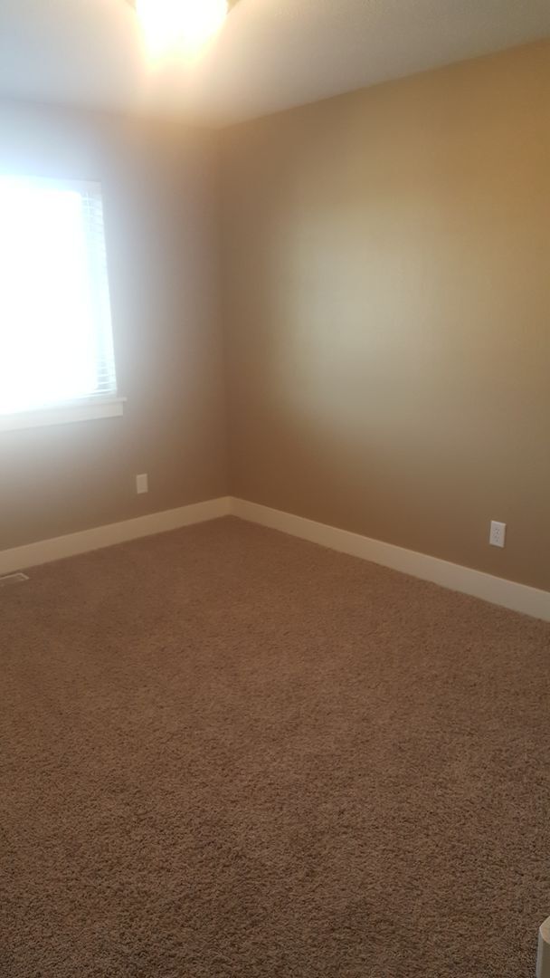 Building Photo - Snellgrove Townhome