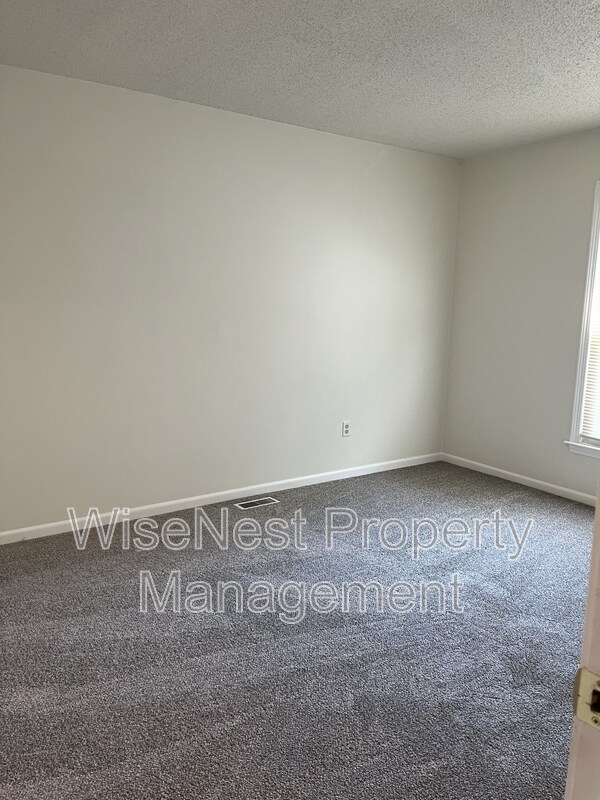 Building Photo - 514 SE Adobe Dr