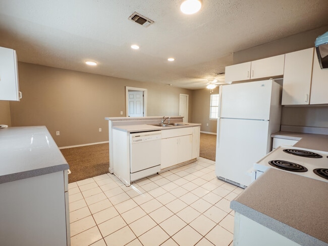 Building Photo - 201 Amellia Pl