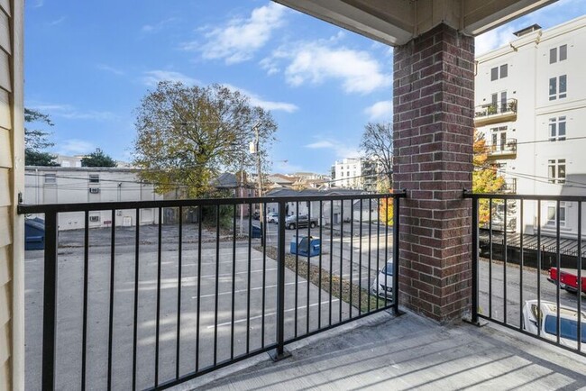 Building Photo - 116 31st Ave N