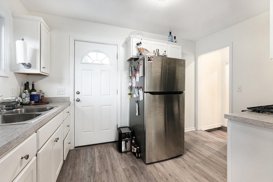 Building Photo - 2115 Oakwood Ave NE