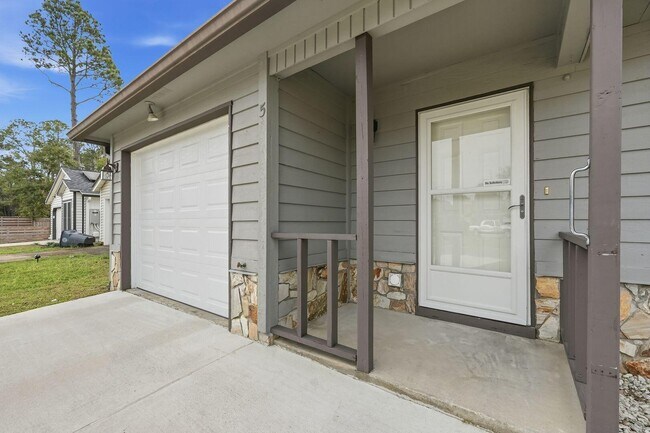 Building Photo - 5 Kelly Way