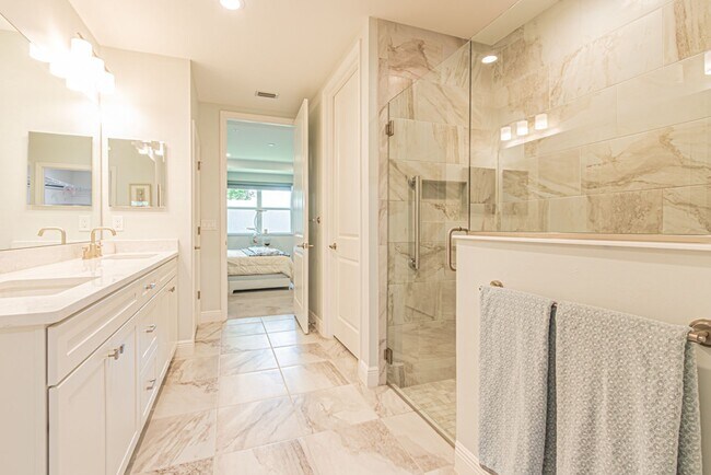 Building Photo - Luxury Naples 2-Bed Home Minutes to Downtown & Beaches | Resort-Style Amenities